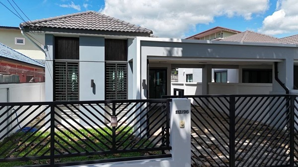 ขายบ้านเดี่ยวชั้นเดียว 50 ตร.วา ไร่กล้วย ศรีราชา พร้อมอยู่ ทำเลน่าอยู่ เหมาะทั้งอยู่อาศัยและลงทุน Tel 06-28926536